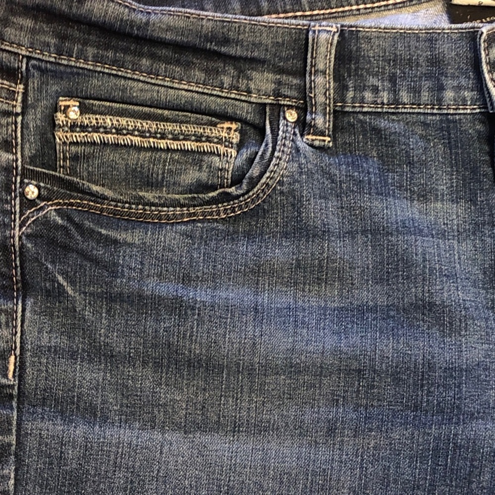 White House Black Market Noir Crop Leg Jean Bling Embellished Size 8 - Picture 2 of 5